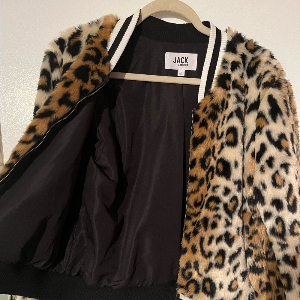 Large size bomber jacket Never worn LEOPARD